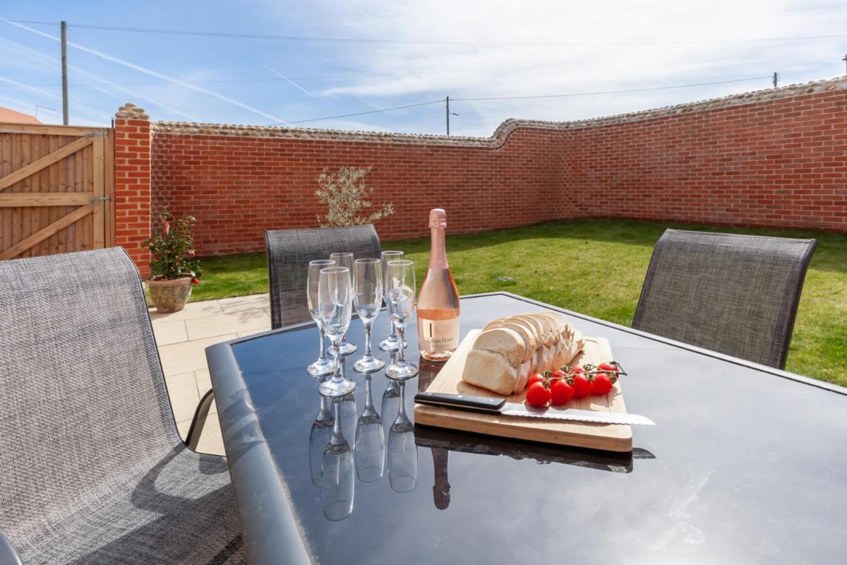Choseley Cottage - Norfolk Cottage Agency Docking Bagian luar foto